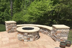 patios_gallery_Sitting-Wall-with-Monuments