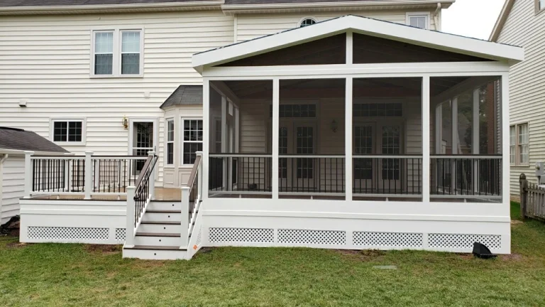 Porch with privacy screen
