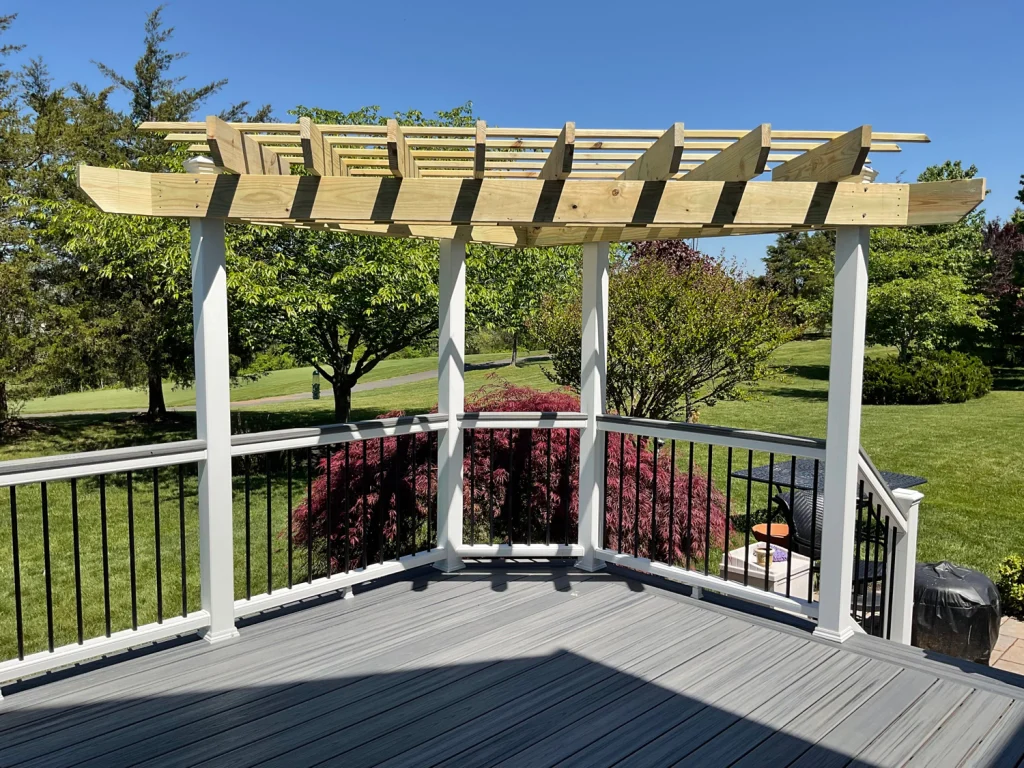 Corner pergola with composite posts