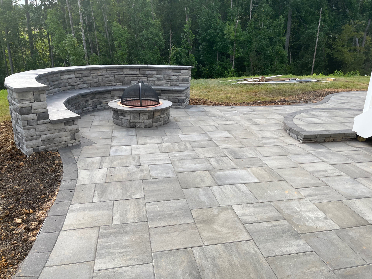Seating wall in patio