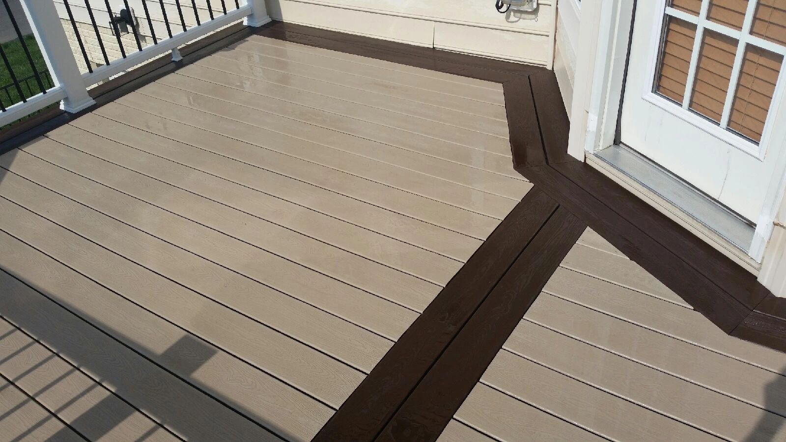 pvc-decking-with-inlay-on-the-virginia