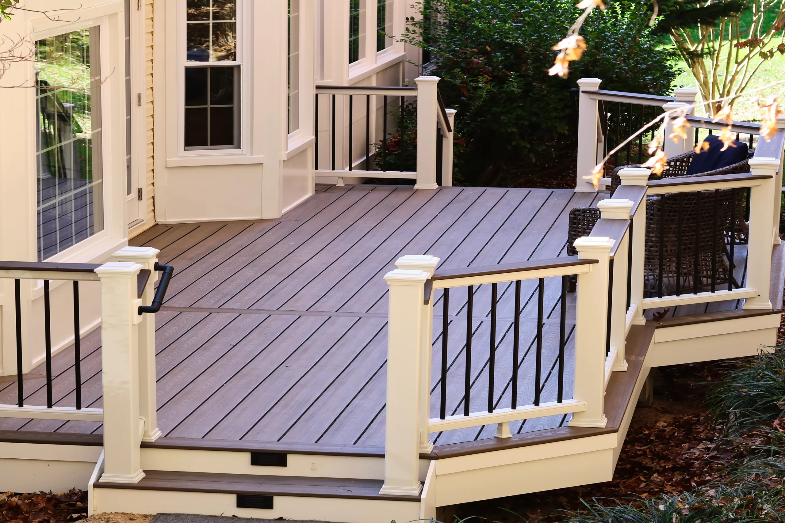 raised-residential-deck-with-two-stairs-on-the-dumfries-virginia