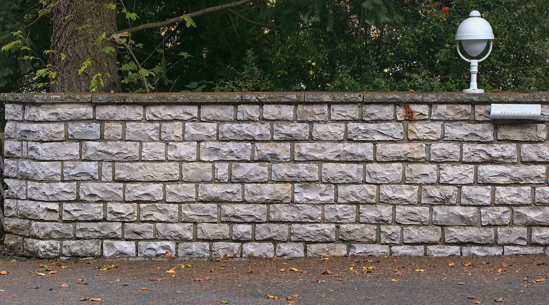 retaining-wall-with-light-on-the-virginia