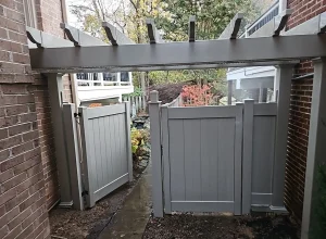 privacy-fence-gate-installation-on-the-virginia