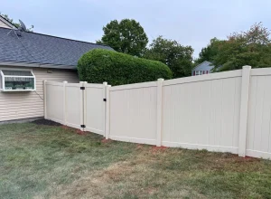 wide-vinyl-fence-installation-with-gate-on-the-virginia
