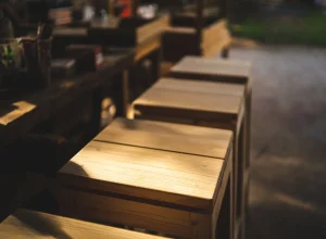 wooden-counter-of-a-bar-and-wooden-chairs-on-the-virginia